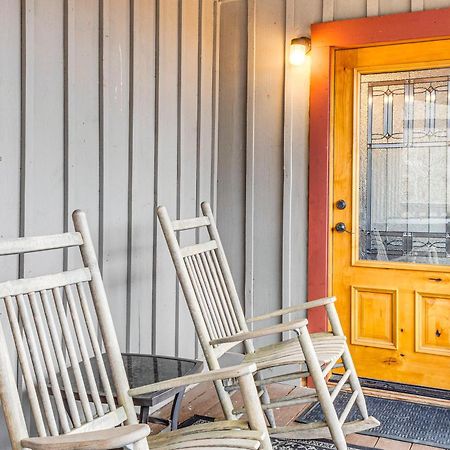 Spacious Gatlinburg Cabin With Hot Tub And Game Room! Eksteriør billede
