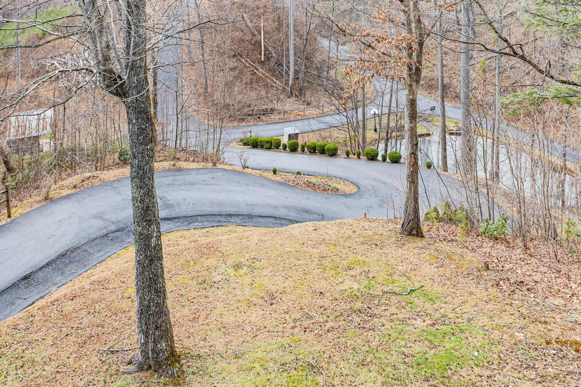 Spacious Gatlinburg Cabin With Hot Tub And Game Room! Eksteriør billede