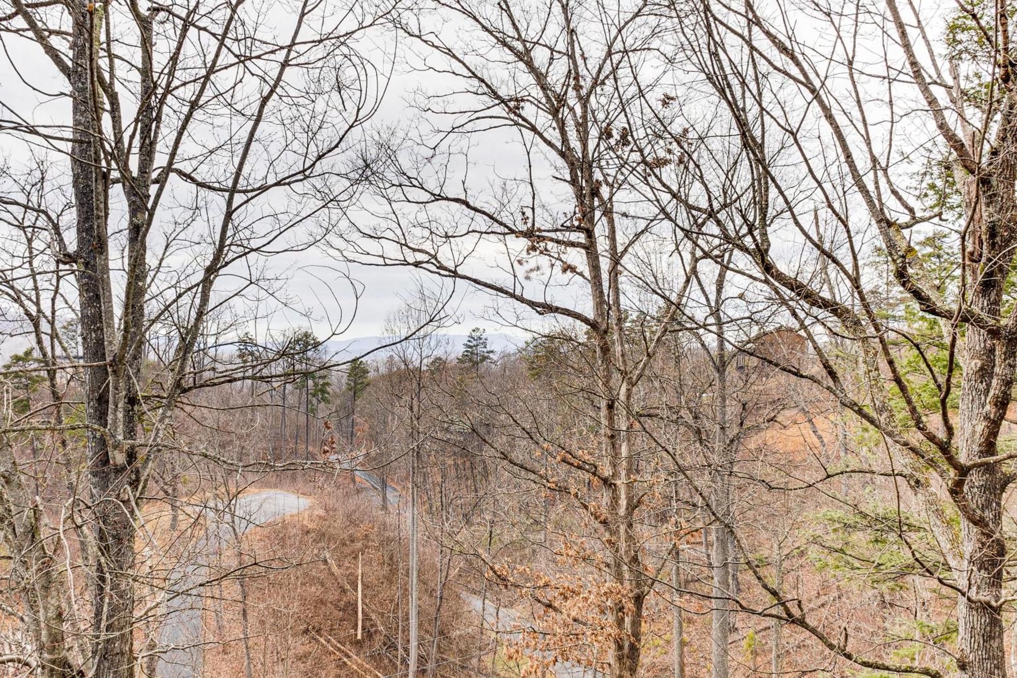 Spacious Gatlinburg Cabin With Hot Tub And Game Room! Eksteriør billede