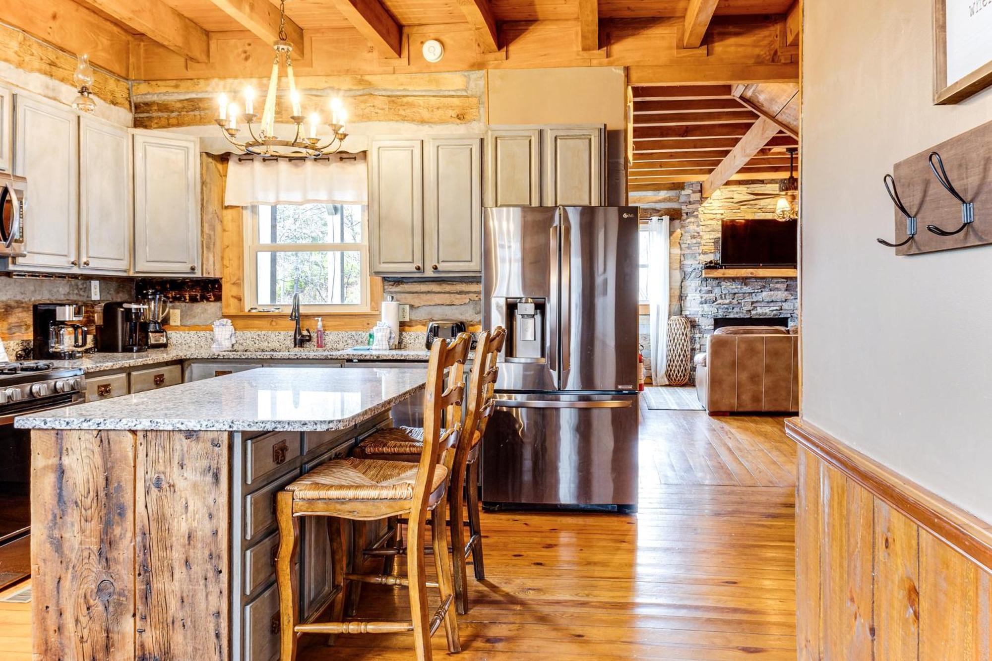 Spacious Gatlinburg Cabin With Hot Tub And Game Room! Eksteriør billede