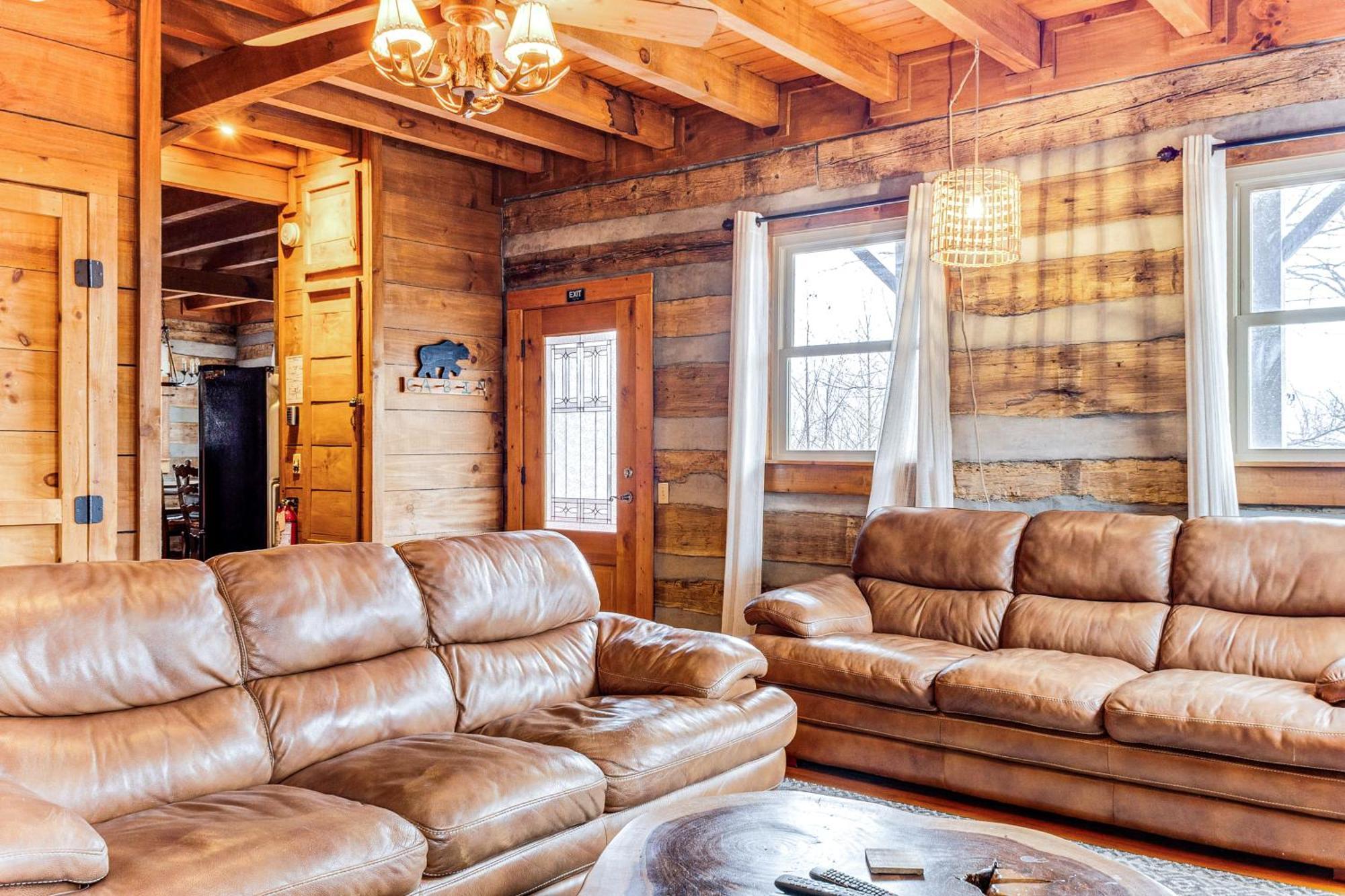Spacious Gatlinburg Cabin With Hot Tub And Game Room! Eksteriør billede