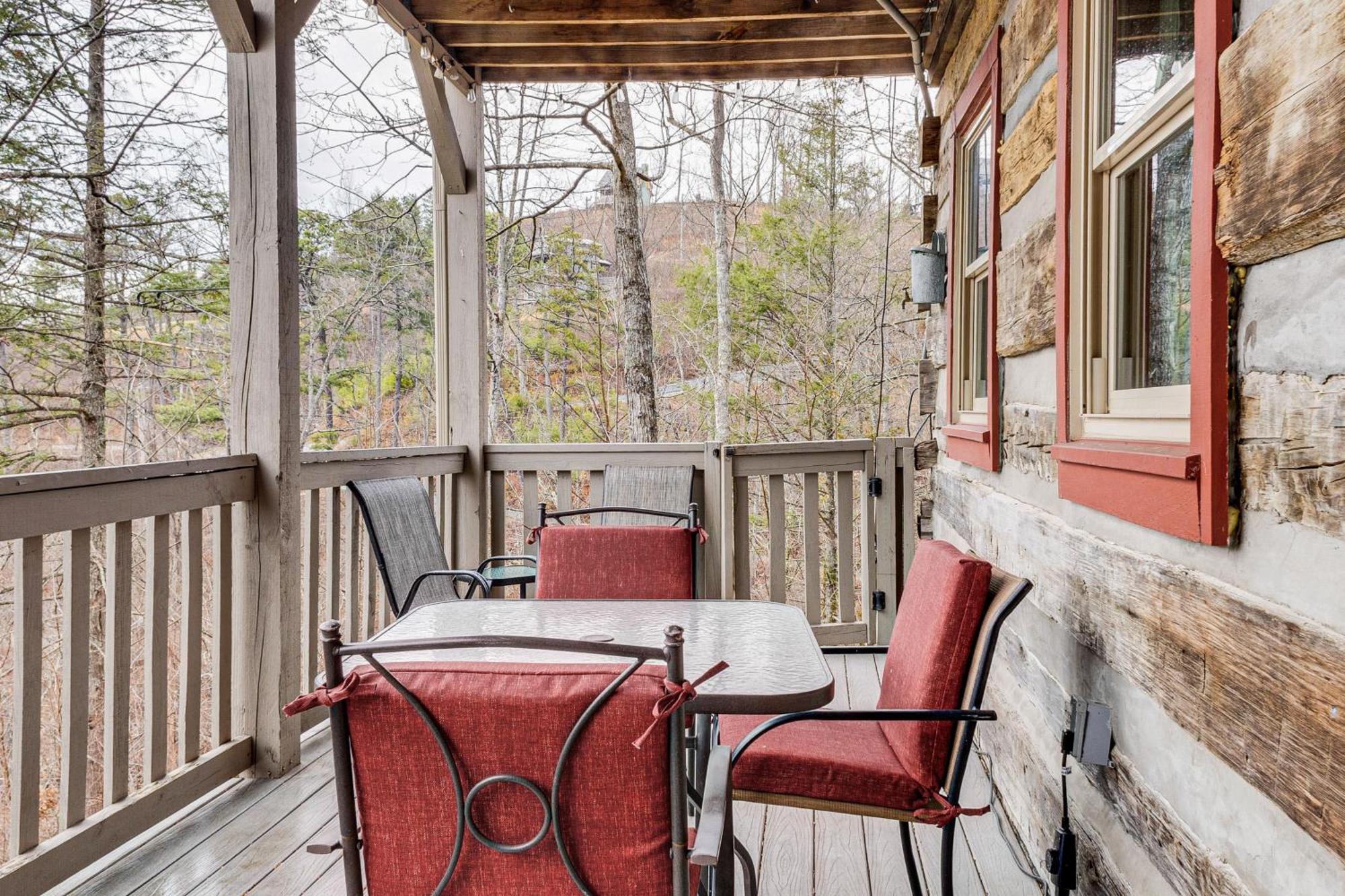 Spacious Gatlinburg Cabin With Hot Tub And Game Room! Eksteriør billede