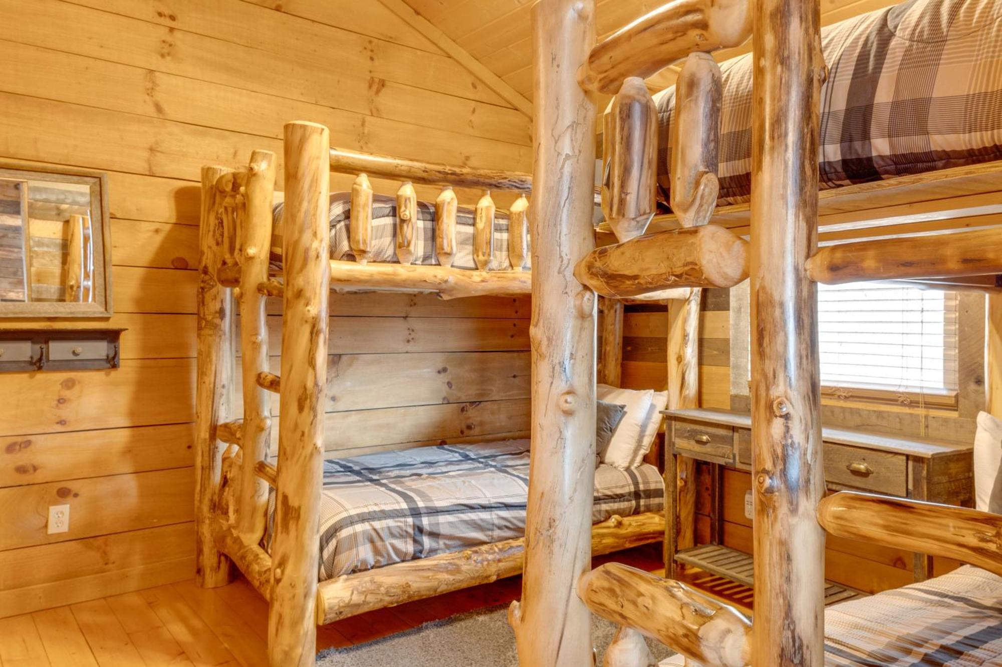Spacious Gatlinburg Cabin With Hot Tub And Game Room! Eksteriør billede