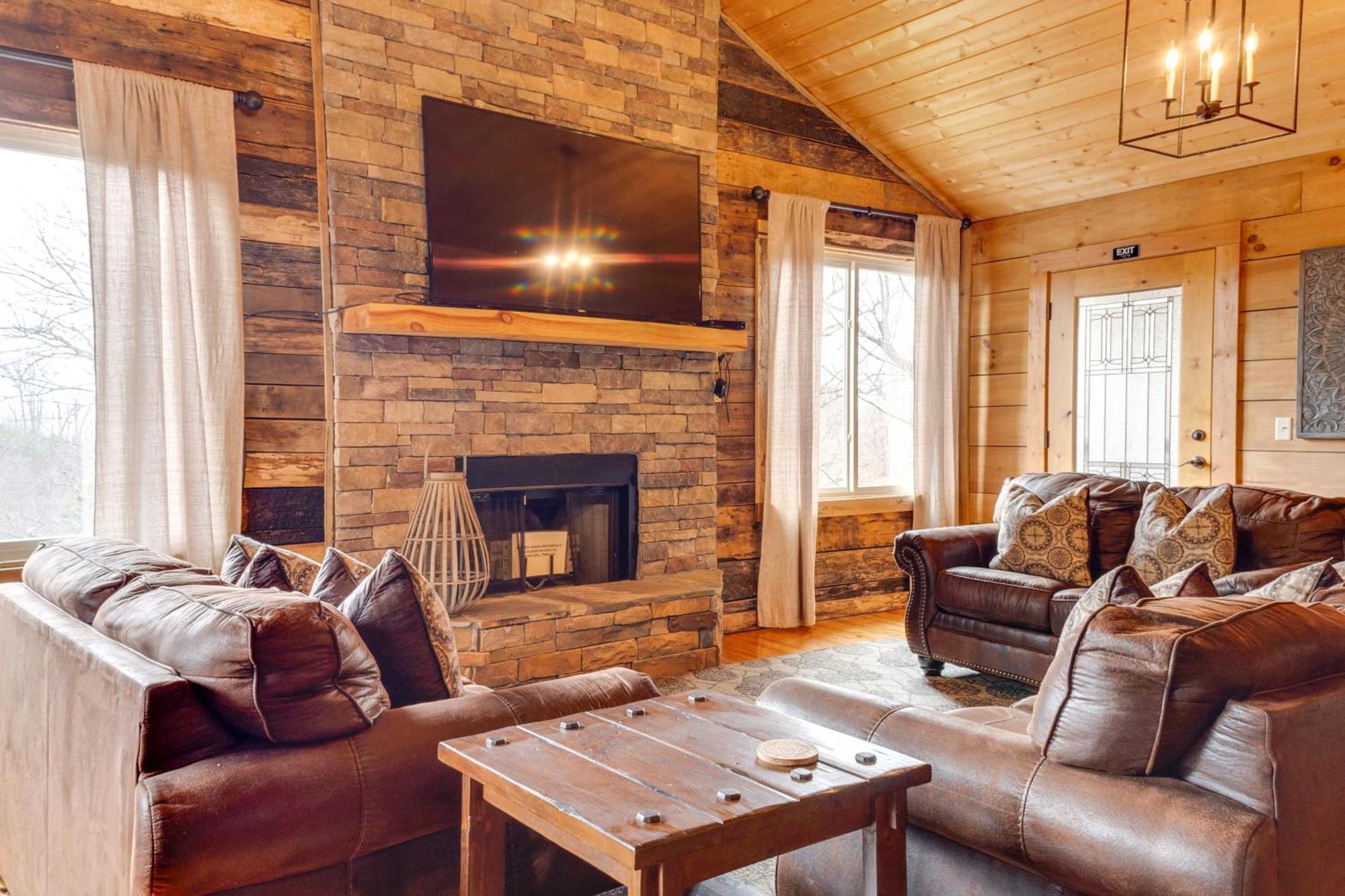 Spacious Gatlinburg Cabin With Hot Tub And Game Room! Eksteriør billede