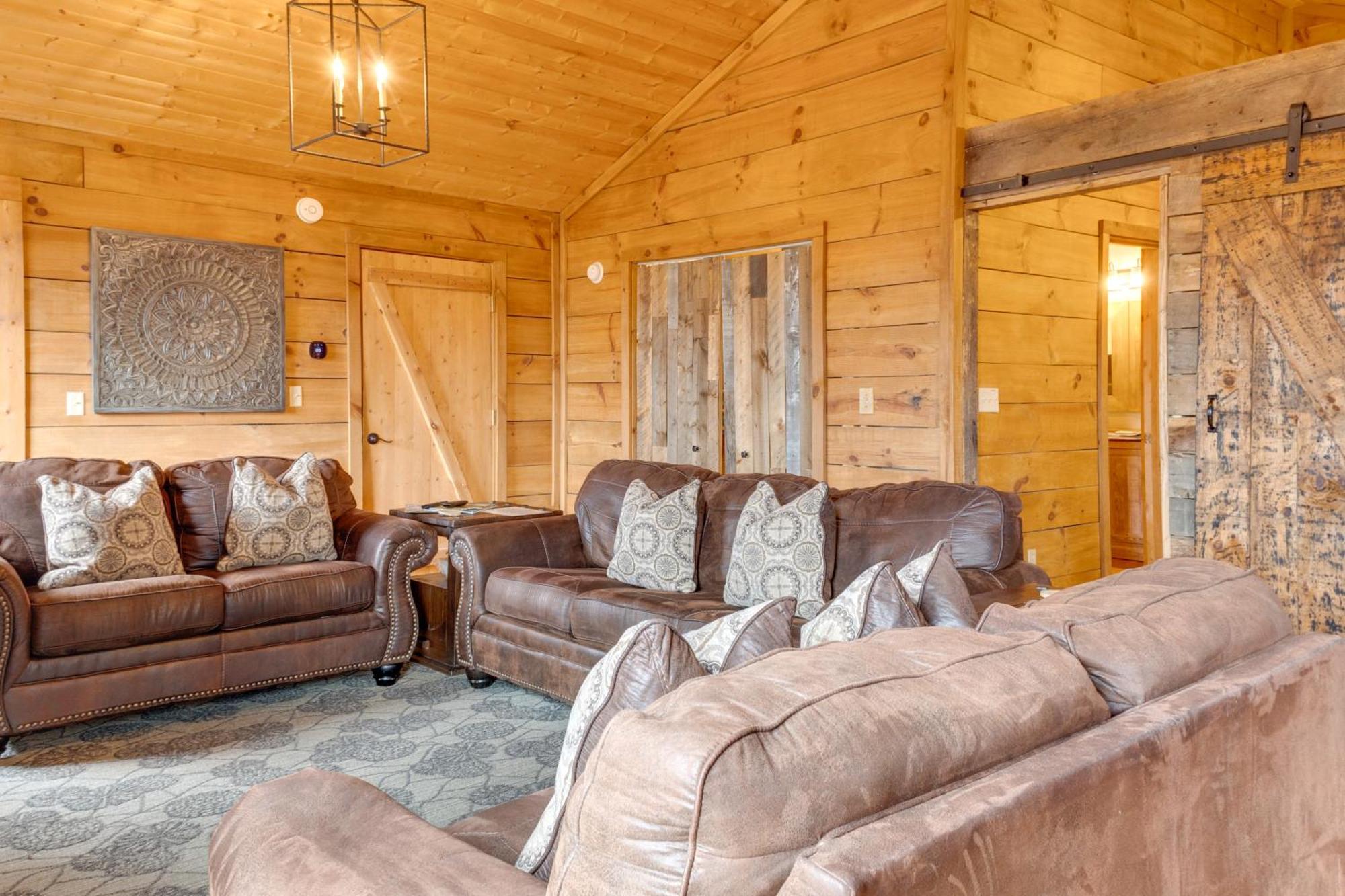 Spacious Gatlinburg Cabin With Hot Tub And Game Room! Eksteriør billede